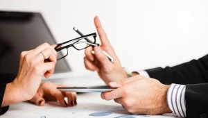 Z łatką oszusta - rzecz o karuzeli podatkowej