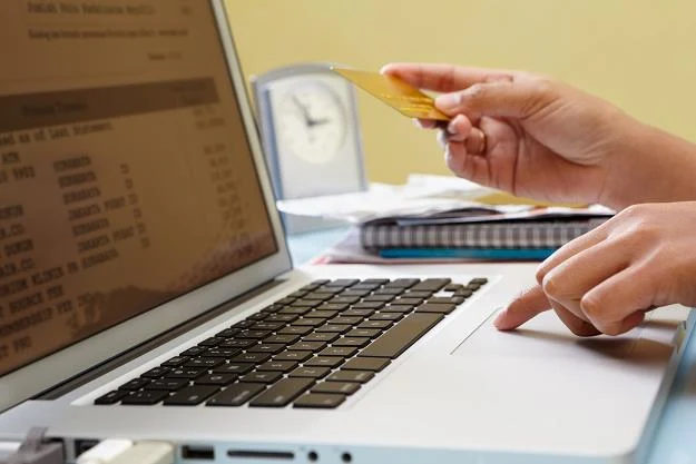 Ofiarą DCC możesz paść, jeśli planujesz kupić prezent świąteczny w zagranicznym sklepie internetowym