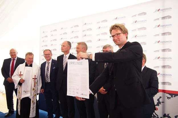 Uroczystość wmurowania kamienia węgielnego pod fabrykę firmy IFA Rotorion