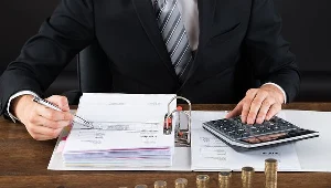 Jakie kary finansowe czyhają na spóźnialskich podatników?