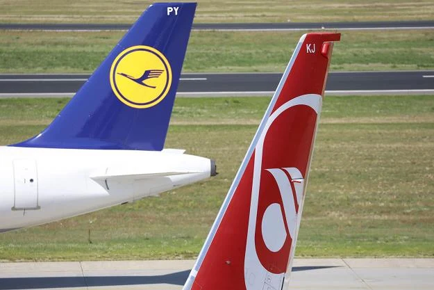 Część Air Berlin (P) przejmie Lufthansa (L)