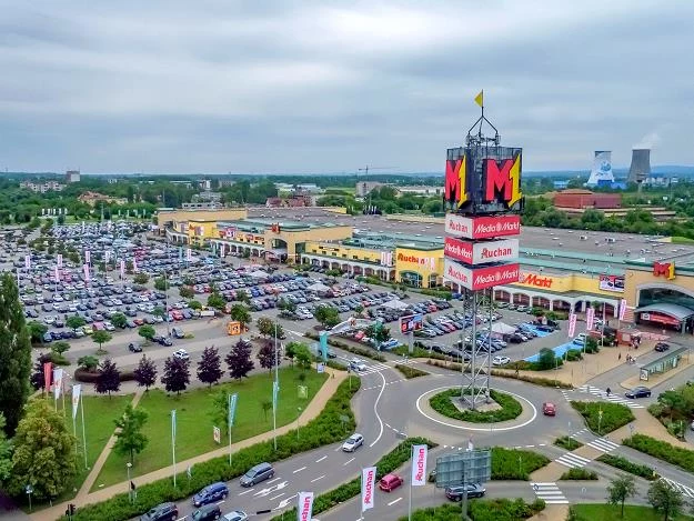 EPP finalizuje pierwszą transzę przejęcia centrów handlowych M1