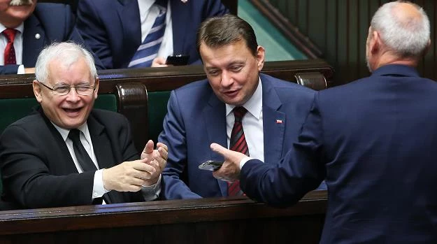 Posłowie PiS: Jarosław Kaczyński (L), Mariusz Błaszczak (C) i Antoni Macierewicz (P)