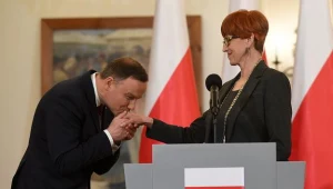 Prezydent Andrzej Duda (L) oraz minister rodziny, pracy i polityki społecznej Elżbieta Rafalska (P)