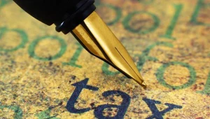 Podatnicy muszą pamiętać o rozliczeniu dochodów uzyskanych za granicą. To pozwoli uniknąć kłopotów z fiskusem