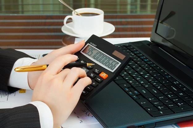 Jak polskie firmy mogą zabezpieczyć się przed utratą płynności finansowej?