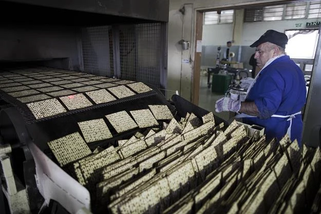 W piekarni Yehuda Matzos w Jerozolimie W piekarni Yehuda Matzos w Jerozolimie