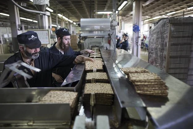 W piekarni Yehuda Matzos w Jerozolimie W piekarni Yehuda Matzos w Jerozolimie