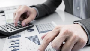 Rząd dobrze wie, o ile spadną emerytury. Są obliczenia ale tajne