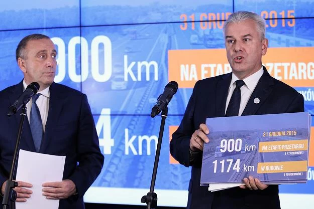 Przewodniczący Platformy Obywatelskiej Grzegorz Schetyna (L) oraz poseł Cezary Grabarczyk (P)