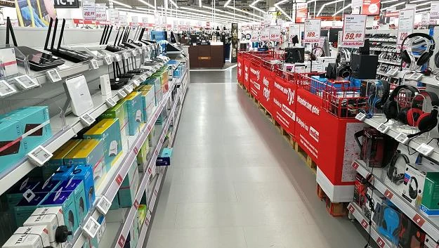 Sklepy stacjonarne z elektroniką idą w odstawkę