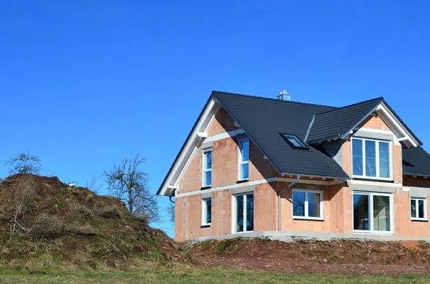 Budowa domów jednorodzinnych na zboczu nie należy do codzienności (zdj. ilustracyjne) Budowa domów jednorodzinnych na zboczu nie należy do codzienności (zdj. ilustracyjne)