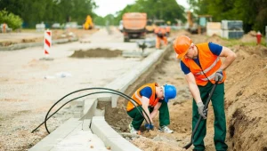 W jakim trybie ustalane jest odszkodowanie za wydzielenie działki pod drogę publiczną?