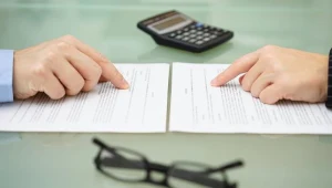 Doradcy finansowi sami toną w długach