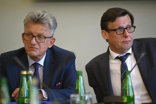 Stanisław Piotrowicz (L), szef komisji ustawodawczej i Marek Ast. Fot. Adam Chełstowski