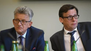 Stanisław Piotrowicz (L), szef komisji ustawodawczej i Marek Ast. Fot. Adam Chełstowski