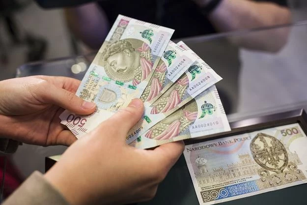 500 plus będzie można dostać w jednym banknocie /fot. Andrzej Hulimka