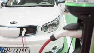 Ładowanie e-pojazdu w ogólnodostępnym garażu jest legalne?