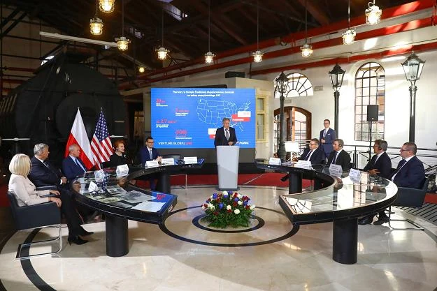 Prezes PGNiG Piotr Woźniak (C), konferencja w Muzeum Gazownictwa w Warszawie. Fot. Rafał Guz