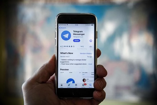 Zakazany komunikator Telegram działa, używają go nawet rządzący!