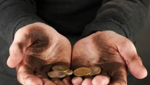 Rząd zagarnie miliardy ze składek Polaków do ZUS?