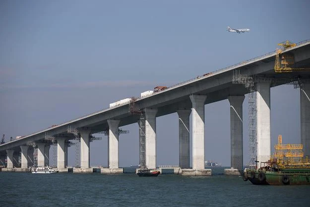 Prace budowlane przy wielkim chińskim projekcie Hong Kong-Zhuhai-Macau Bridge