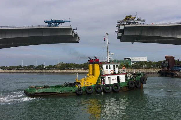 Prace budowlane przy wielkim chińskim projekcie Hong Kong-Zhuhai-Macau Bridge