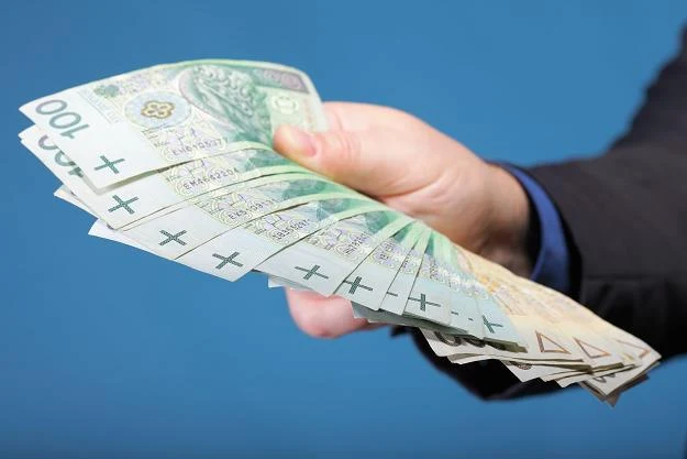 Polacy zarabiają coraz więcej Polacy zarabiają coraz więcej