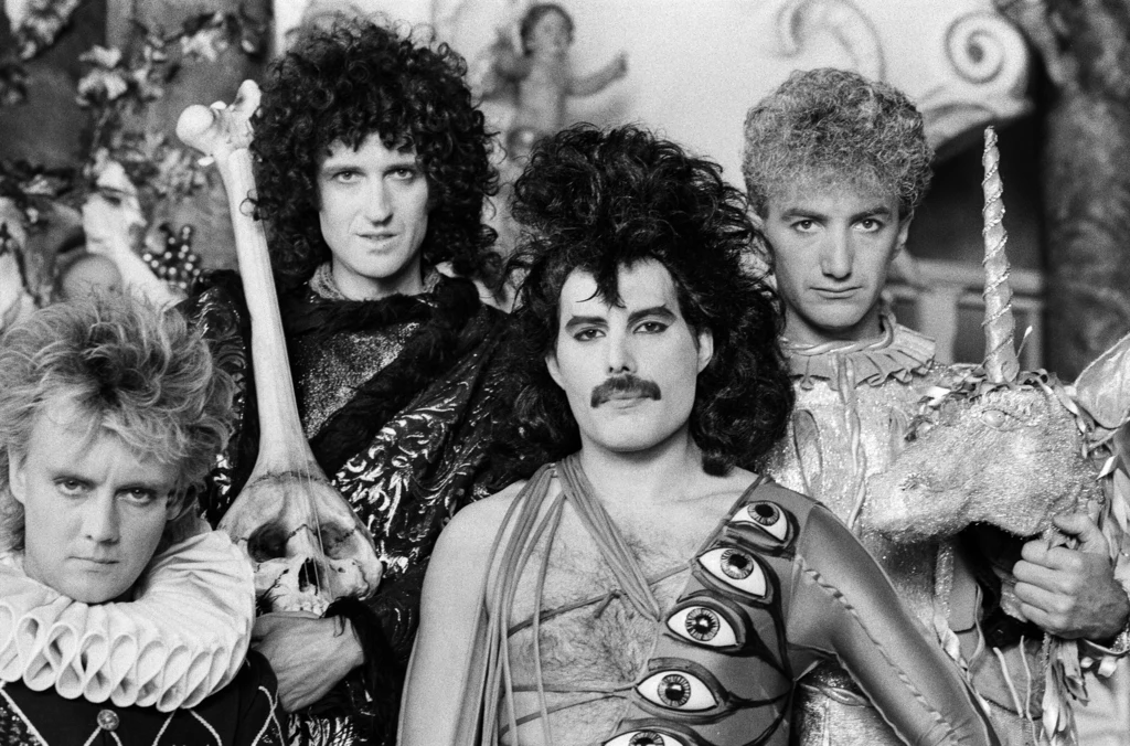 Queen w 1984 r.: od lewej Roger Taylor, Brian May, Freddie Mercury i John Deacon