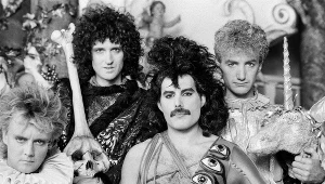 Queen w 1984 r.: od lewej Roger Taylor, Brian May, Freddie Mercury i John Deacon