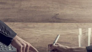 Polscy seniorzy są oszukiwani przez nieuczciwych sprzedawców