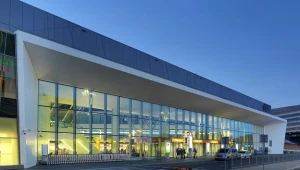 Lotnisko Chopina. Terminal pasażerski. Fot. Wojciech Kryński