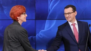 Premier Mateusz Morawiecki (P) i minister rodziny, pracy i polityki społecznej Elżbieta Rafalska