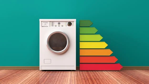 Etykiety energetyczne ułatwiają porównanie kilku urządzeń z tej samej grupy, np. lodówek czy pralek Etykiety energetyczne ułatwiają porównanie kilku urządzeń z tej samej grupy, np. lodówek czy pralek