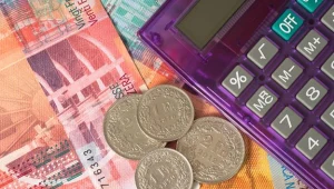 Raty kredytów we frankach szwajcarskich są dużo wyższe niż w złotych