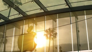 Nastolatek pozywa Apple żądając miliarda dolarów...