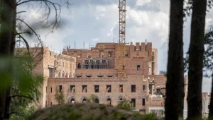 Budowa zamku w Stobnicy. Fot. Robert Woźniak