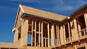 Średnio 369 000 zł za budowę domu z drewna