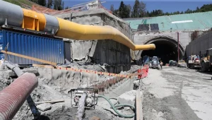 Wjazd do budowanego tunelu