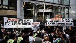 Trwają protesty przeciwko Amazonowi /fot. Philippe Lopez