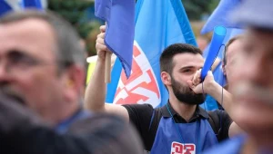 Środowa pikieta związkowców przed siedzibą zarządu ArcelorMittal Poland w Dąbrowie Górniczej