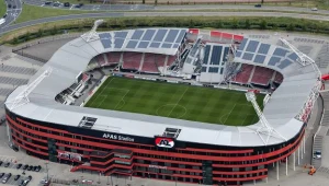 Zniszczony dach na AFAS Stadium w Alkmaar