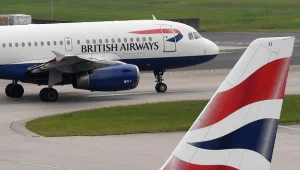 Samolot British Airways zaparkowany na lotnisku Heathrow w Londynie