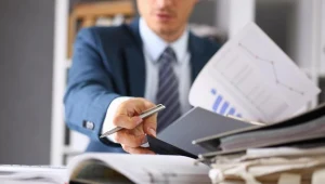 Brak rachunku bankowego i zapłata gotówką nie stanowią dowodu na fikcyjną transakcję