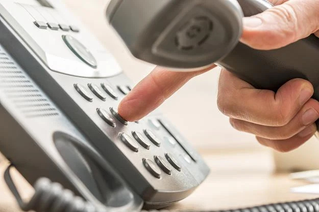 Telemarketerzy wprowadzili w błąd wiele osób Telemarketerzy wprowadzili w błąd wiele osób