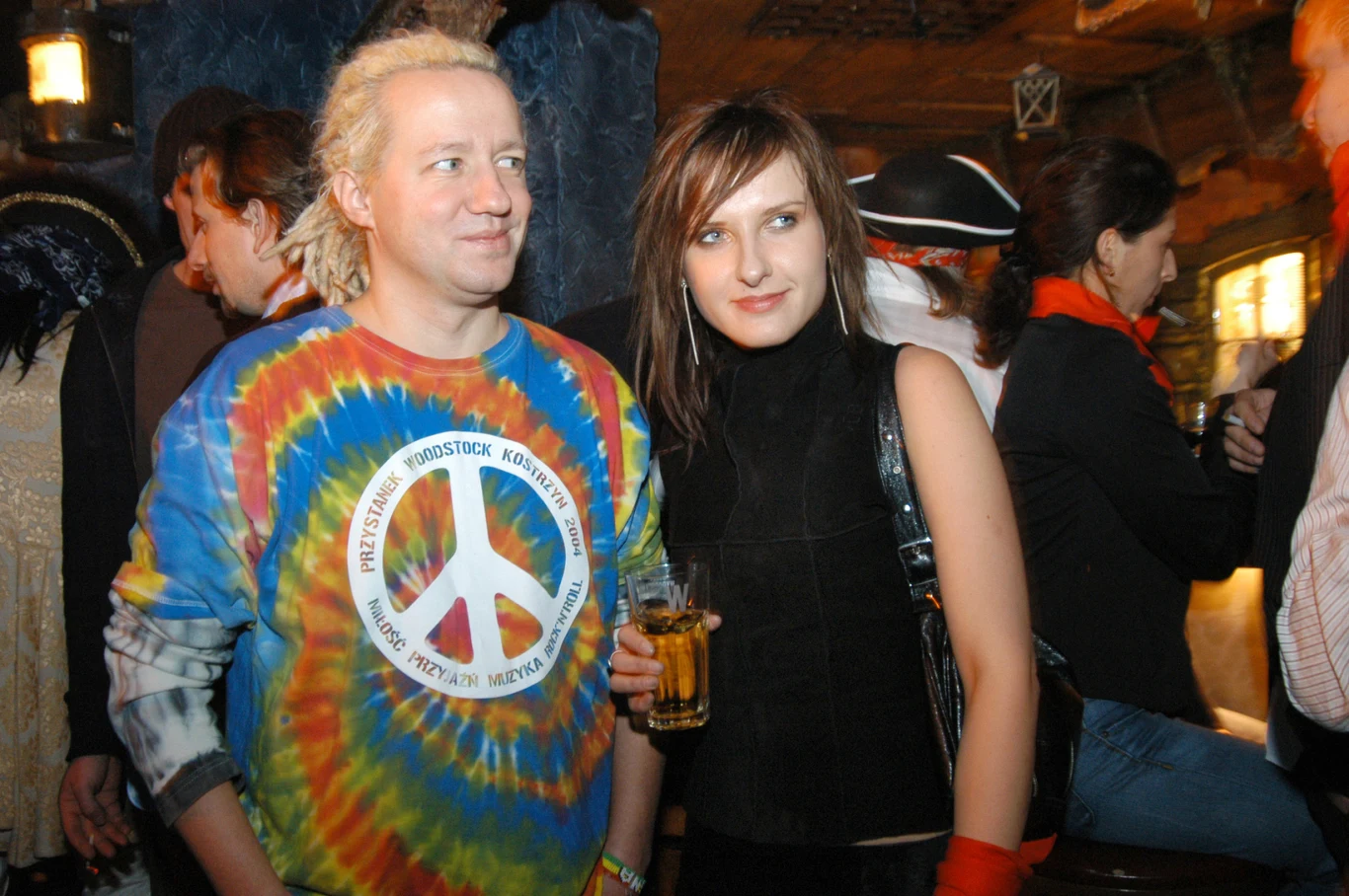 Również w 2007 roku wydała swój czwarty album zatytułowany "Świat się pomylił". Płyta zdobyła status platynowej. Na zdjęciu z dziennikarzem Robertem Leszczyńskim. 