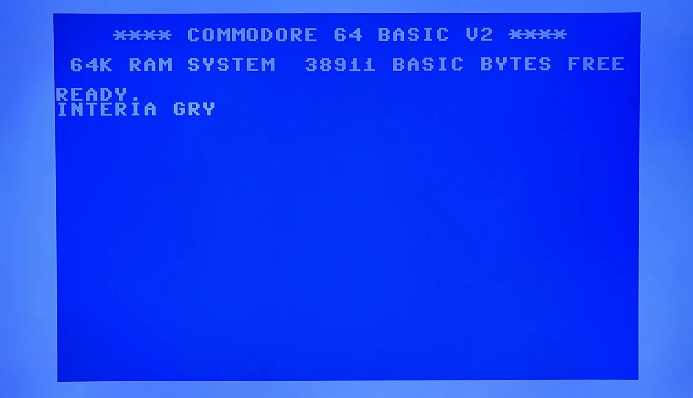 Nie zbrakło nawet procesu wgrywania. Bez obawy, nie trzeba ustawiać głowicy. Hasło: „Cicho, bo się nie wgra”, nie ma tu prawa bytu. Nie zbrakło nawet procesu wgrywania. Bez obawy, nie trzeba ustawiać głowicy. Hasło: „Cicho, bo się nie wgra”, nie ma tu prawa bytu.