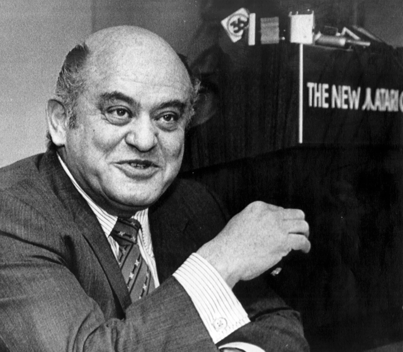 Twórcą Commodore 64 był Polak Urodzony w Łodzi Jack Tramiel (Tramielski) w 1948 r. wyemigrował do USA. Na miejscu, po krótkim epizodzie w armii Stanów Zjednoczonych, założył firmę Commodore Portable Typewriter zajmującą się produkcją maszyn do pisania. W 1982 roku na rynku zadebiutowało jego najważniejsze dzieło – C64. Do dzisiaj dzierży on tytuł najlepiej sprzedającego się komputera komercyjnego świata. Na początku lat 80. firma założona przez Tramiela była większa od Apple. Niestety, w 1984 r został on zmuszony przez udziałowców firmy do rezygnacji ze stanowiska szefa firmy. Jack Tramiel zmarł w kwietniu 2012 roku. Twórcą Commodore 64 był Polak Urodzony w Łodzi Jack Tramiel (Tramielski) w 1948 r. wyemigrował do USA. Na miejscu, po krótkim epizodzie w armii Stanów Zjednoczonych, założył firmę Commodore Portable Typewriter zajmującą się produkcją maszyn do pisania. W 1982 roku na rynku zadebiutowało jego najważniejsze dzieło – C64. Do dzisiaj dzierży on tytuł najlepiej sprzedającego się komputera komercyjnego świata. Na początku lat 80. firma założona przez Tramiela była większa od Apple. Niestety, w 1984 r został on zmuszony przez udziałowców firmy do rezygnacji ze stanowiska szefa firmy. Jack Tramiel zmarł w kwietniu 2012 roku.