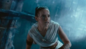 Daisy Ridley jako Rey w scenie z filmu "Gwiezdne wojny: Skywalker. Odrodzenie"