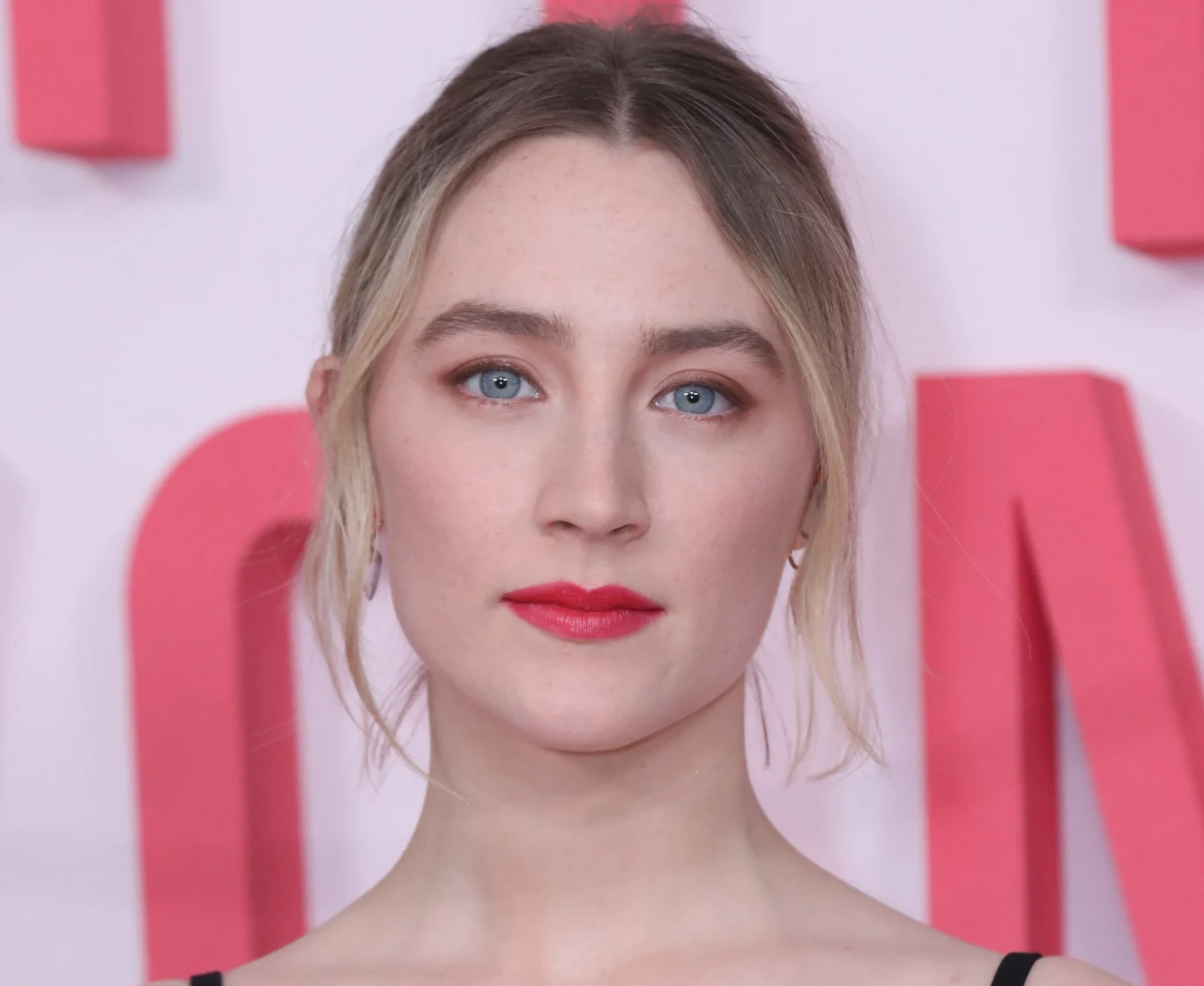 Saoirse Ronan na paryskiej premierze filmu "Małe kobietki" Saoirse Ronan na paryskiej premierze filmu "Małe kobietki"